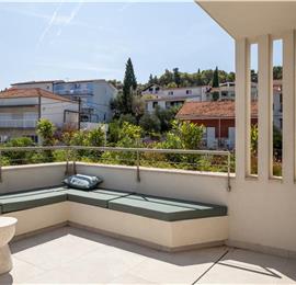 4-Bedroom Luxury Villa with Heated Pool, Ciovo near Trogir – Sleeps 8